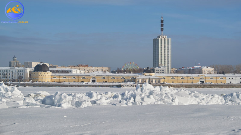 Cảng Arkhangelsk, nằm trên bờ Biển Trắng